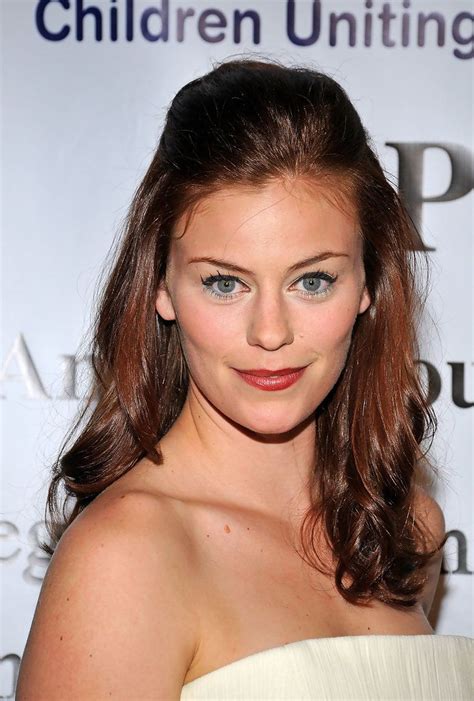 Images > Celebrity > Cassidy Freeman